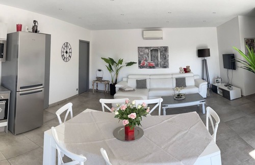 Velleron House | Exceptional Villa "Mawena" with Ocean Views & Private Pool