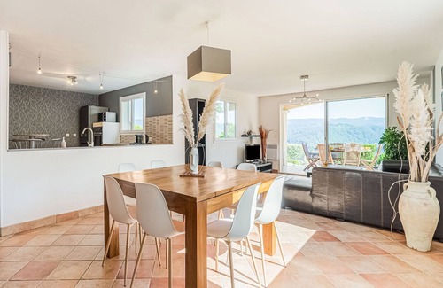 Les Vans Villa | Idyllic Villa in Vans with Private Pool and Ideal Amenities