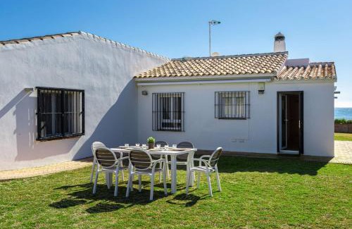 Urbanizacion Marbessa Villa | Seafront Villa with Pool and Hot Tub - Guest Rated 9.4/10