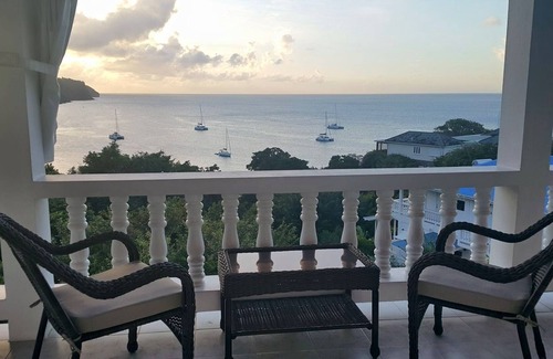 Friendship Bay Villa | Charming Villa steps from beach