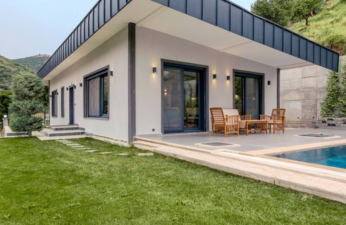 Guzelbahce Villa | Enchanting Villa with Pool and Garden in Guzelbahce Izmir