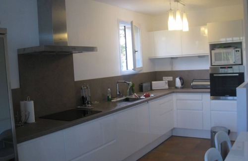 Aubagne House | Idyllic Villa with Pool and Ocean View - Guest Rated 10/10