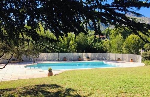 Aubagne House | Idyllic Villa with Pool and Ocean View - Guest Rated 10/10