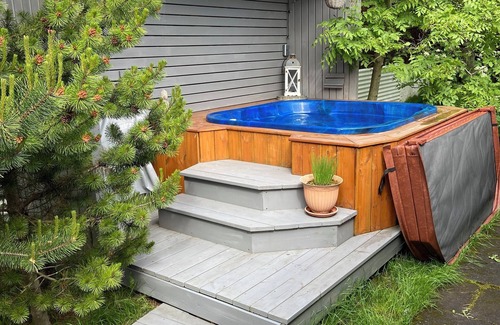 Reykjavik Villa | Ocean View Villa with Hot Tub, 10 Min to Reykjavik Center