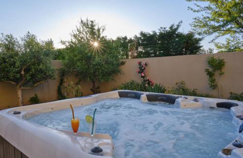 Aureille Villa | Elegant Villa with Heated Pool for 14 in Aureille