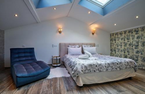 Aureille Villa | Elegant Villa with Heated Pool for 14 in Aureille