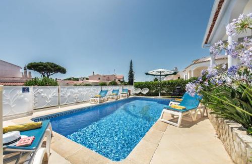 Quarteira Villa | Beautiful Villa in Popular Vilamoura with Pool & High Rating