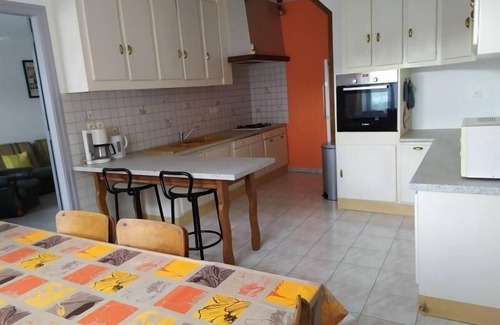Aouze Cottage | Gite Aouze: Family-Friendly Retreat with Spa & Breakfast
