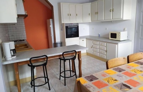 Aouze Cottage | Gite Aouze: Family-Friendly Retreat with Spa & Breakfast