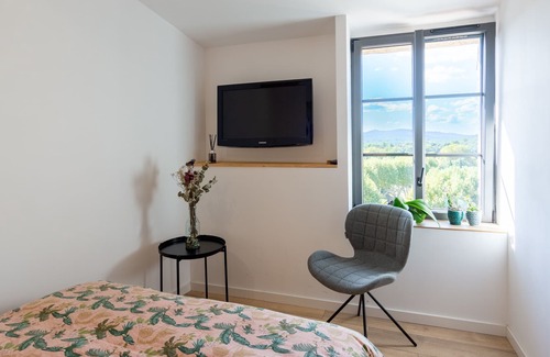 Jouques House | Charming village house with jacuzzi!