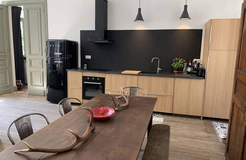 Mayregne House | Cozy Village School Ideal for Families and Groups of 10