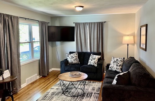 Baldwinsville House | Guest Rated 10/10 at Village Ranch with Family-Friendly Amenities