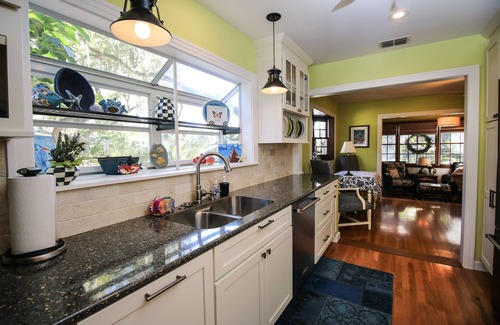 Safety Harbor House | Exceptional Downtown Bungalow: The Blue Heron Awaits