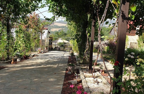 Tbilisi Ski Chalet | Cozy Chalet with Mountain Views, Perfect for Families