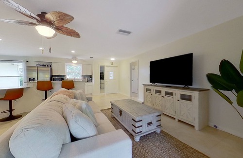 Fort Myers House | Dog-Friendly Waterfront Retreat with Firepit & Lake Views
