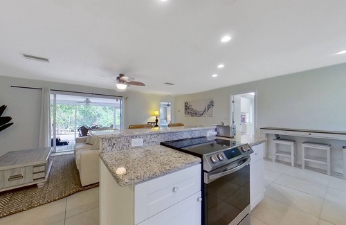 Fort Myers House | Dog-Friendly Waterfront Retreat with Firepit & Lake Views