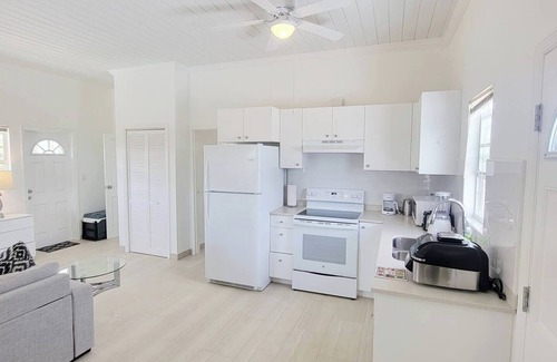 Ocean Point Cottage | Charming Waterfront cottage in peaceful with WiFi, AC