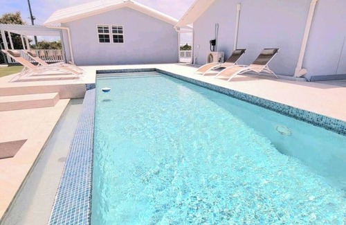 Ocean Point Cottage | Charming Waterfront cottage in peaceful with WiFi, AC
