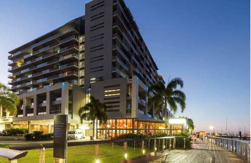 Cairns Apartment | Charming Waterfront Apartment