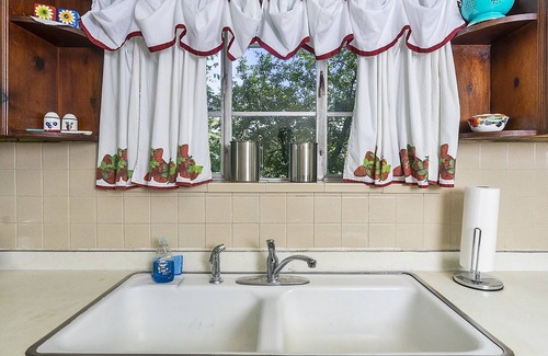 Willoughby Spit Cabin | Waterfront 3 Bedroom Cabin with Pet-Friendly Amenities