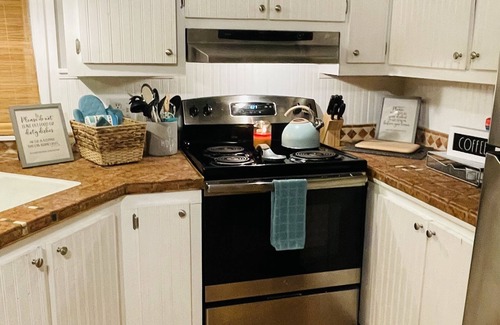 Homosassa Cottage | Idyllic Waterfront Canal Home in Old Homosassa with Kayaks