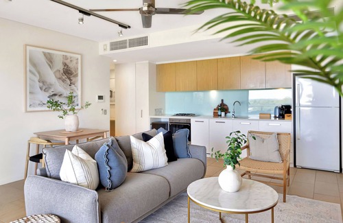 Darwin City Centre Apartment | Charming Waterfront Lagoon Views + Restaurants