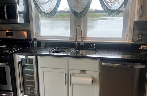 Portsmouth House | Waterfront Cape Retreat on Bluebill Cove with Ocean View