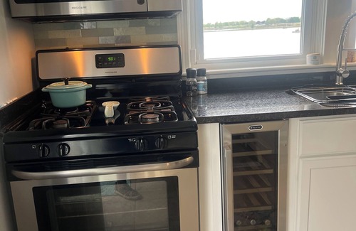 Portsmouth House | Waterfront Cape Retreat on Bluebill Cove with Ocean View