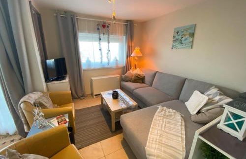 Nieuwpoort Apartment | Charming Waterside Getaway, cleaning included