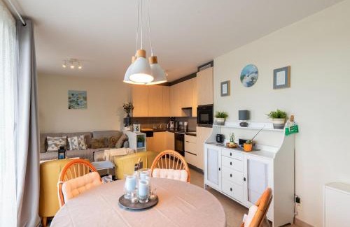 Nieuwpoort Apartment | Charming Waterside Getaway, cleaning included