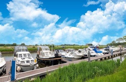 Nieuwpoort Apartment | Charming Waterside Getaway, cleaning included