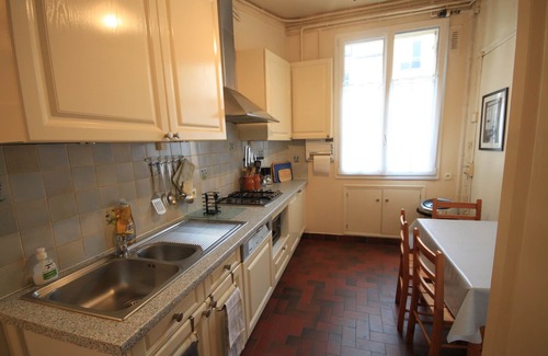 Quartier Saint-Ambroise Apartment | Elegant Haussmann Flat in Downtown Paris - Rated 10/10