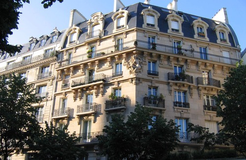 Quartier Saint-Ambroise Apartment | Elegant Haussmann Flat in Downtown Paris - Rated 10/10