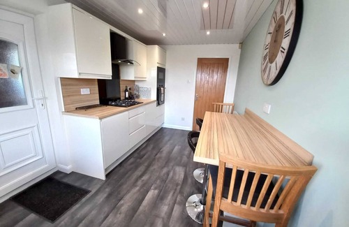 Rotherham House | Guest Rated 10/10 Wentworth Lodge with Countryside Views