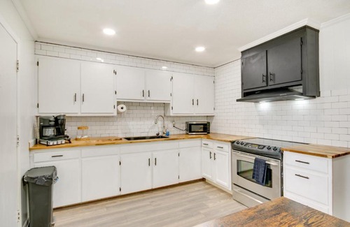 West Columbia House | Inviting West Columbia Getaway - Steps from Downtown!