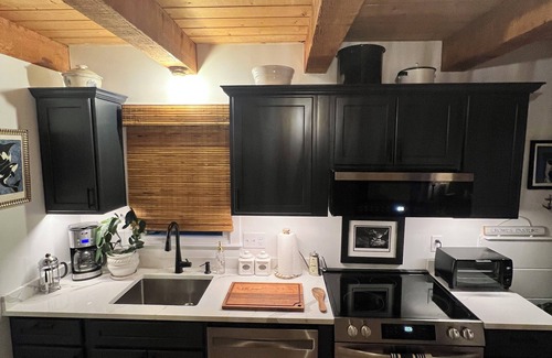 West Harwich House | Cozy West Harwich Cottage: Newly Renovated & Family-Friendly