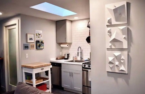 North Admiral Cottage | Discover West Seattle Hideaway - Pet Friendly & Spa Amenities