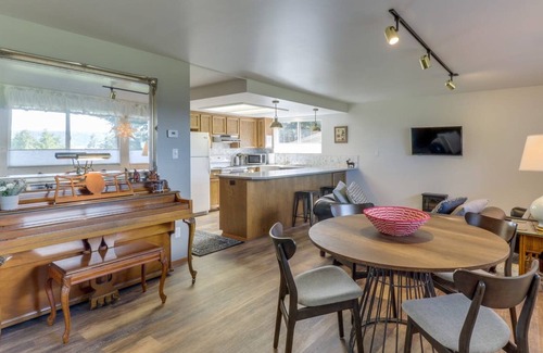 Langley House | Idyllic Whidbey Island Retreat with Breakfast & Kitchen Access