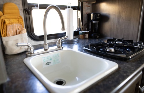 Farmington House | Guest Rated 10/10: WinnieDropTrailer with Cozy Patio
