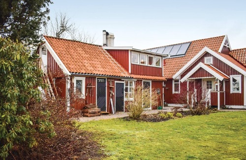 Harplinge House | Elevated Vacation Home with Lake View & Family-Friendly Amenities