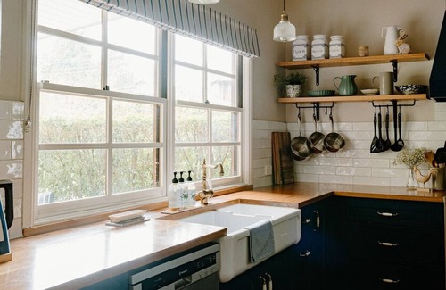 Cambewarra House | Rustic Farmhouse Retreat with Family-Friendly Amenities