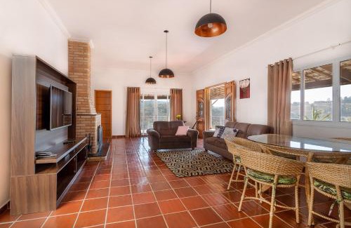 Paruru Villa | Idyllic Country House Retreat, Ibiuna - Pet Friendly & Pool