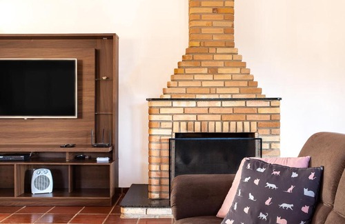 Paruru Villa | Idyllic Country House Retreat, Ibiuna - Pet Friendly & Pool