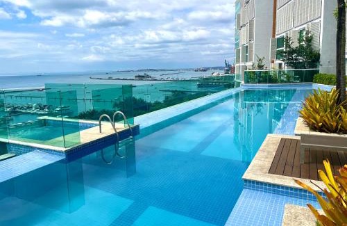 Dois de Julho Apartment | Beautiful Cloc Marina Apartment with Oceanfront Pool Access