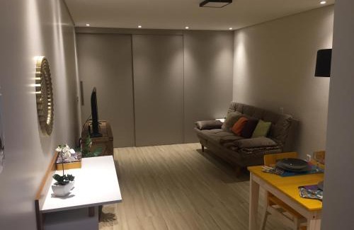 Sudoeste e Octogonal Apartment | Cozy & Inviting Retreat: Guest Rated 9.8, Family-Friendly