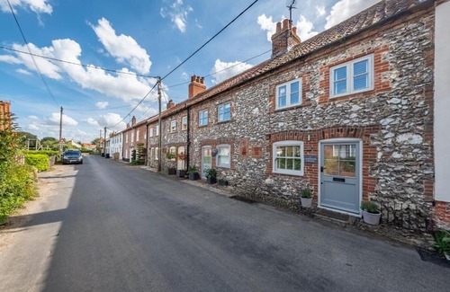 Burnham Market House | Family-Friendly Retreat at Charnwood Cottage