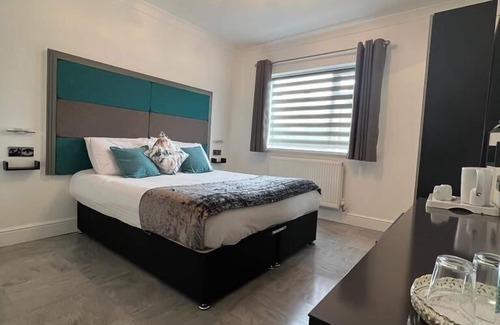 Loughborough Hotel | Discover Charnwood Regency: Family-Friendly with Pool & Dining