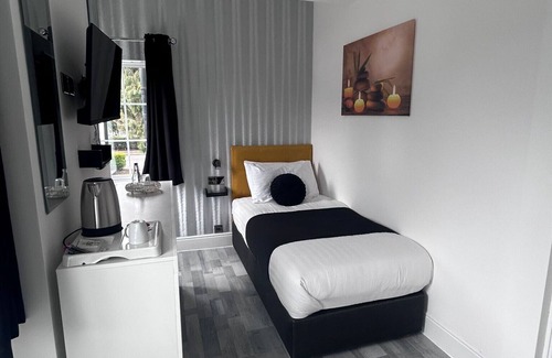 Loughborough Hotel | Discover Charnwood Regency: Family-Friendly with Pool & Dining