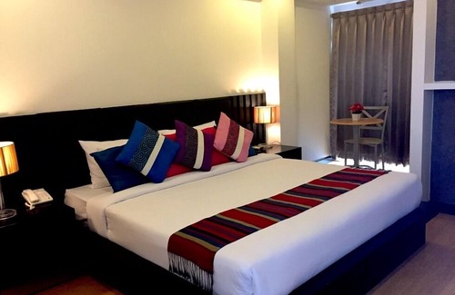Khon Kaen Hotel | Cozy Charoenchit House: Family-Friendly with Great Amenities