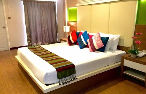 Khon Kaen Hotel | Cozy Charoenchit House: Family-Friendly with Great Amenities